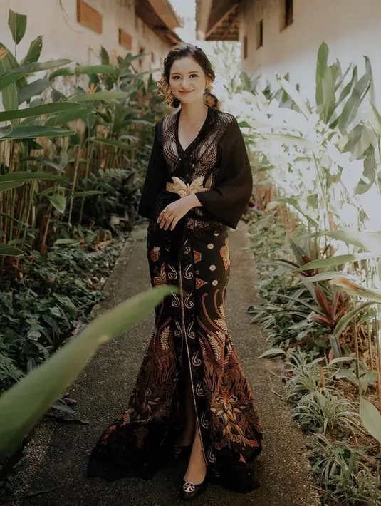 Blasteran Indonesia-Jerman, tak heran jika paras cantik adik Aurel Hermansyah tersebut banyak dipuji warganet. (Liputan6.com/IG/@ssarah_menzel)