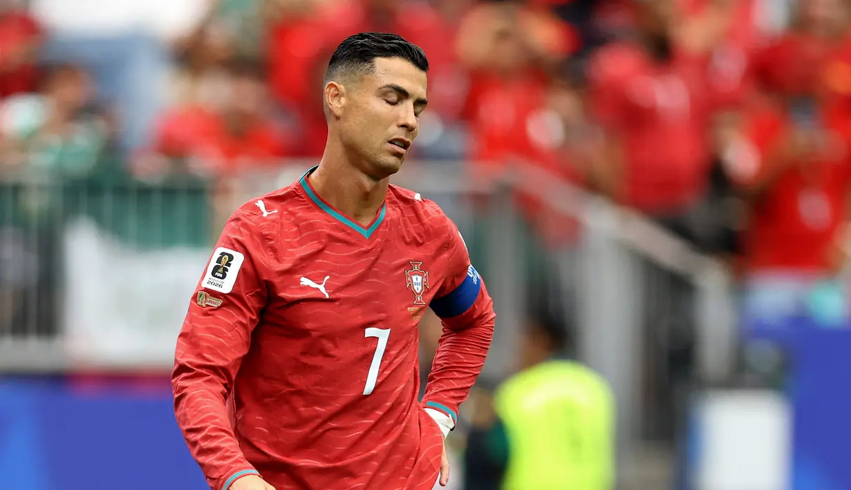 Meski bermain penuh selama 90 menit, pemain berusia 41 tahun tersebut gagal melepaskan satu pun tembakan tepat sasaran (shot on target). (Lars Baron/Getty Images/AFP)