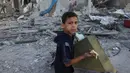 Perang antara kelompok milisi Hamas dengan Israel telah merenggut hak anak-anak yang berada di wilayah Gaza. (SAID KHATIB/AFP)