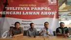 Wakil Ketua DPRD DKI Jakarta, M Taufik (ketiga kiri) memberikan pandangan pada sebuah diskusi publik di Jakarta, Kamis (30/6). Diskusi membahas Sulitnya Parpol Mencari Lawan Ahok pada Pilkada 2017 mendatang. (Liputan6.com/Helmi Fithriansyah)