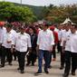 Presiden RI Jokowi dan Menteri Kesehatan Nila Moeloek pergi ke Lampung untuk melihat penanganan tsunami Selat Sunda. (Biro Komunikasi dan Pelayanan Masyarakat Kementerian Kesehatan RI)