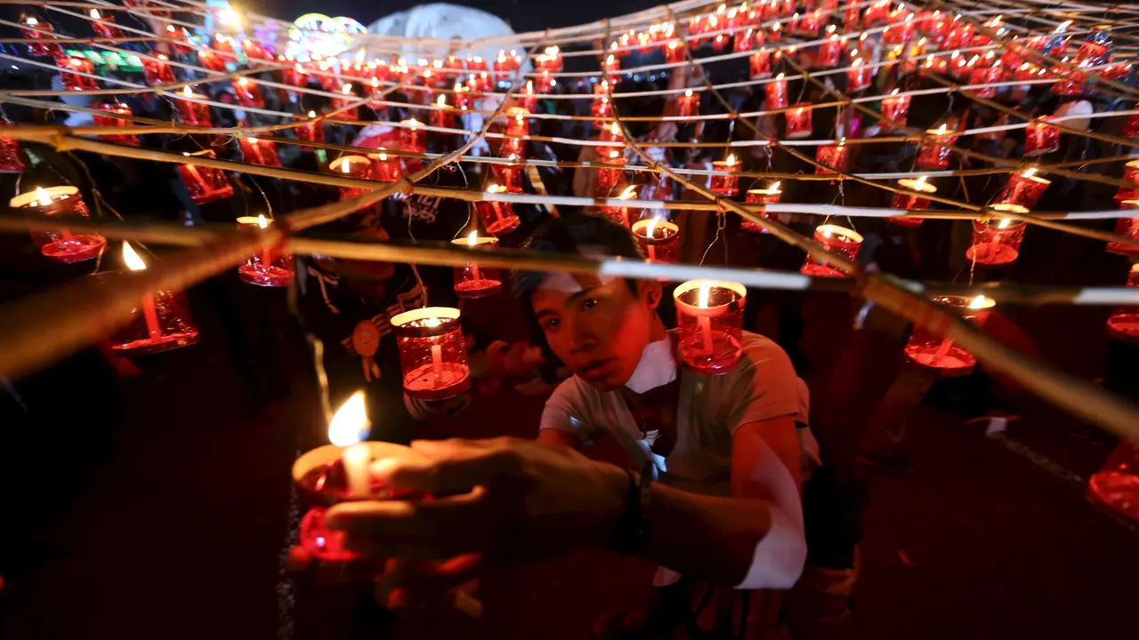 20151119-Festival-Tazaungdaing-Myanmar-Rueters