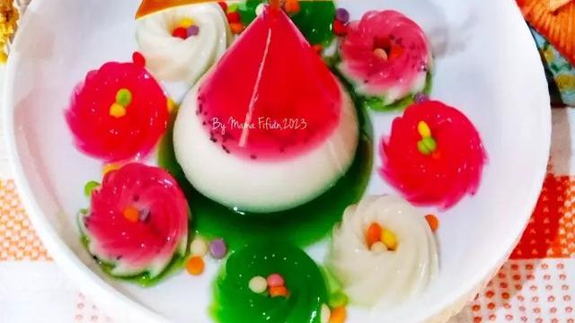 Resep tumpeng puding semangka untuk meriahkan HUT ke-78 RI. (dok. Cookpad @L0708702021)