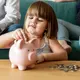 Ilustrasi Anak Fokus Menabung / Freepik by rawpixel.com