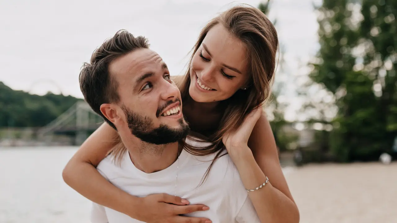 pasangan cinta