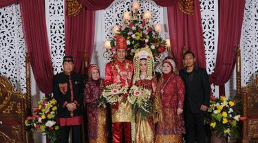 Cerita Cinta Boy Hamzah Rina Amalia News Entertainment Fimela Com