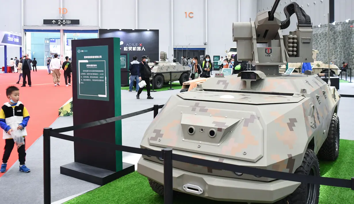 Kendaraan antiteror dipamerkan dalam Pameran Robot Pintar Internasional China (Foshan) 2020 di Foshan, Provinsi Guangdong, China, 3 Desember 2020. Produsen robot papan atas dari dalam dan luar negeri memamerkan produk, teknologi, dan solusi terbaru mereka selama gelaran tersebut. (Xinhua/Deng Hua)