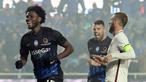 Gelandang Atalanta, Franck Kessie, melakukan selebrasi usai mencetak gol ke gawang AS Roma pada laga lanjutan Serie A di Stadion Atleti Azzurri d'Italia, (20/11/2016). (EPA/Paolo Magini)