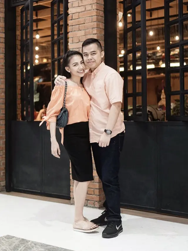 Akui Hamil di Luar Nikah, Ini 6 Momen Kemesraan Kezia Karamoy dan Suami