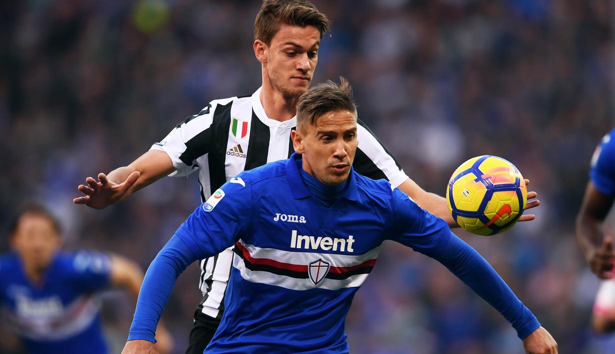 6. Gaston Ramirez (Sampdoria) - Gelandang asal Uruguay ini menjadi pesepak bola di Serie A lainnya yang berhasil menciptakan hat-trick assist. Pemain berusia 27 tahun itu melakukannya saat Sampdoria menang 3-1 atas Fiorentina. (AFP/Marco Bertorello)