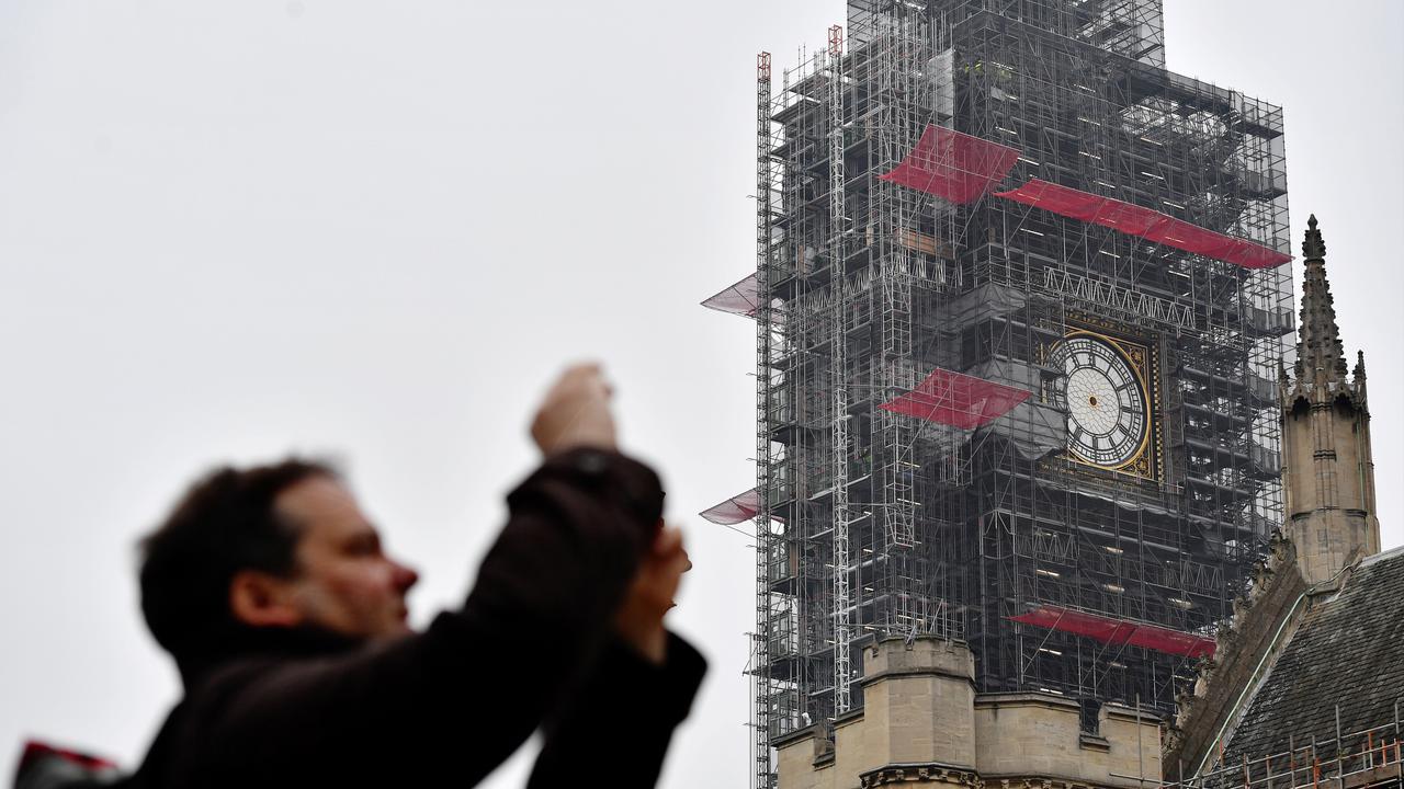 Pemandangan Ketika Jarum Jam di Big Ben London Menghilang