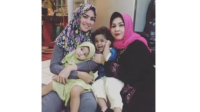 Jarang Terekspos, Ini 6 Potret Arjuna Anak Angkat Kartika Putri
