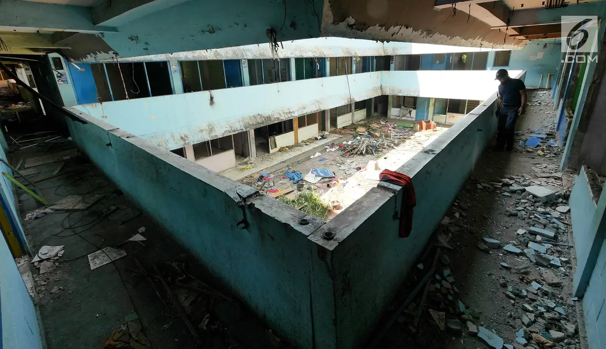 Suasana Rumah Susun Karang Anyar, Jakarta Pusat, Selasa (11/9). Rumah Susun yang berdiri sejak 1987 rencananya akan direvitalisasi menjadi dua tower dengan ketinggian 16 lantai, dan ditargetkan selesai 2020. (Liputan6.com/Herman Zakharia)