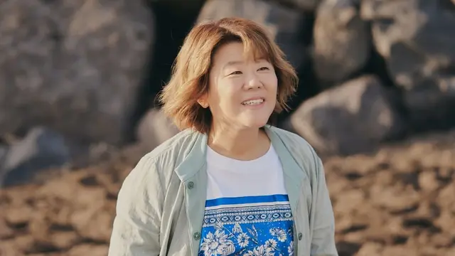 Lee Jung Eun dalam Our Blues. (Instagram/ tvn_drama)