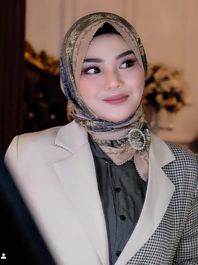 6 Potret Rosa Meldianti Keponakan Dewi Perssik Tampil dengan Hijab, Banjir Pujian