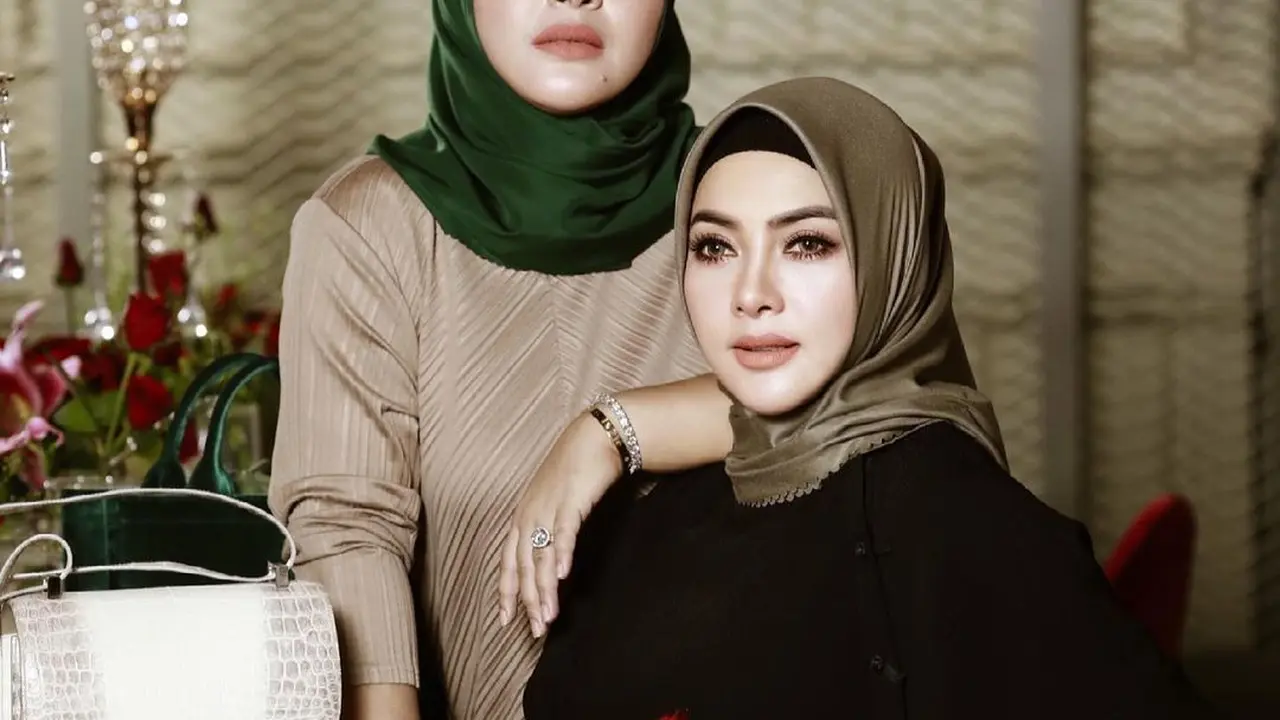 [Fimela] Syahrini dan Aisyahrani
