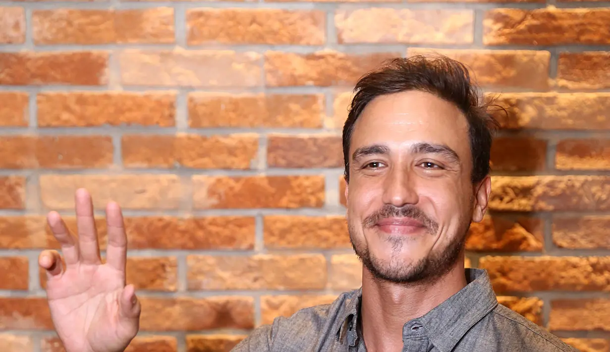 Dalam film terbarunya, Hamish mendapat lawan main Maudy Ayunda. Yang memerankan tokoh Trinity. Meski belum lama mengenalnya, Hamish juga tidak mengalami kesulitan membangun chemistry. (Nurwahyunan/Bintang.com)