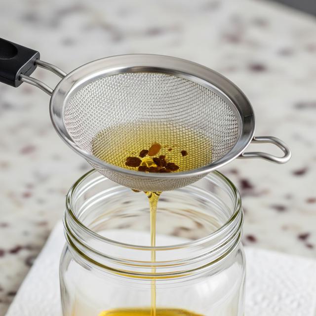 Menyaring Minyak Setelah Setiap Kali Digunakan (AI)