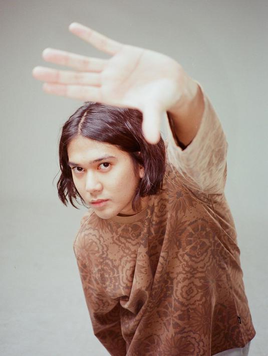 5 Potret Gaya Rambut Ala Iqbal Ramadhan, Keren Buat Laki-Laki hingga