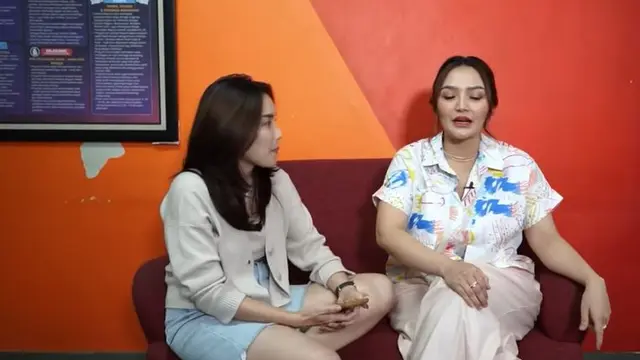 Ayu Ting Ting - Siti Badriah (Foto: YouTube)