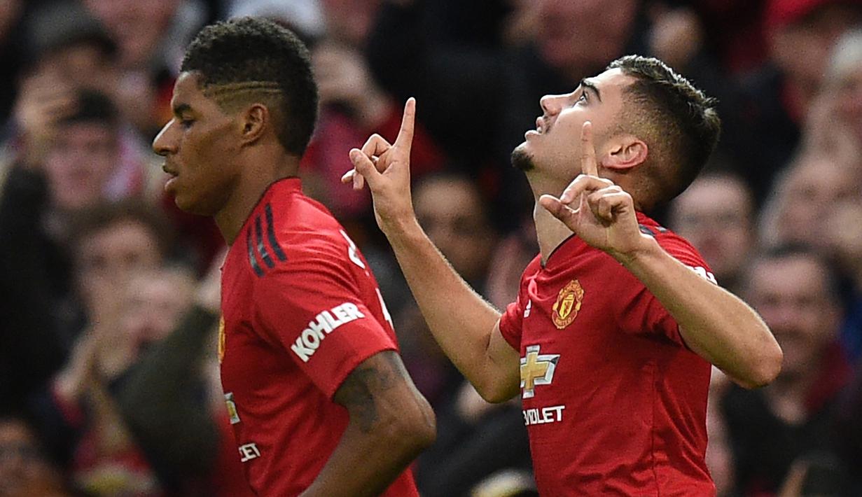 Gelandang Manchester United, Andreas Pereira, merayakan gol yang dicetaknya ke gawang Southampton pada laga Premier League di Stadion Old Trafford, Manchester, Sabtu (2/3). MU menang 3-2 atas Southampton. (AFP/Oli Scarff)