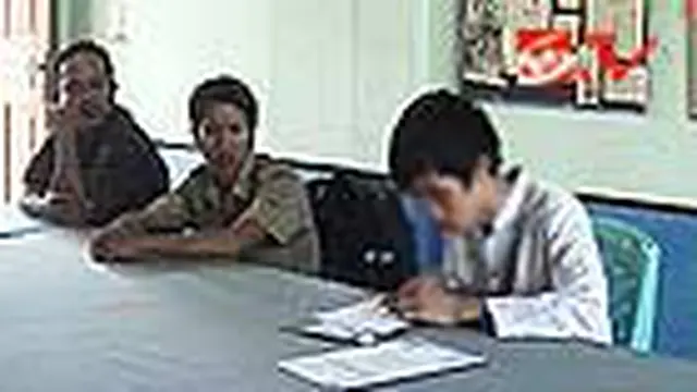 Menggelapkan Ponsel, Ikut Ujian di Lapas