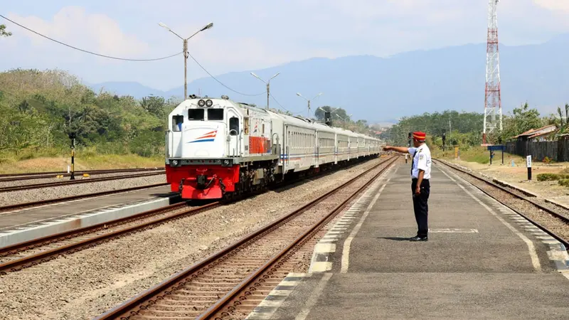 PT KAI memutuskan mengembalikan nama tiga KA Joglosemarkerto menjadi KA Kamandaka. (Foto: Liputan6.com/PT KAI Daop 5 PWT/Muhamad Ridlo)