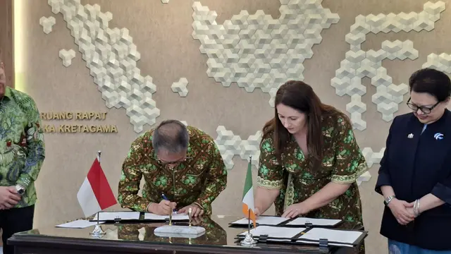 Indonesia dan Irlandia resmi memperkuat kerja sama ekonomi dari AI hingga penerbangan via LoI Kemenko Perekonomian. (Liputan6.com/Arief)