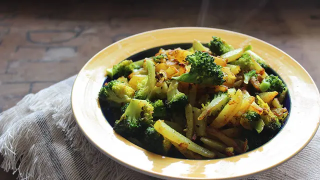 Menu Sarapan Sehat: Kentang Kukus Brokoli Saus Keju