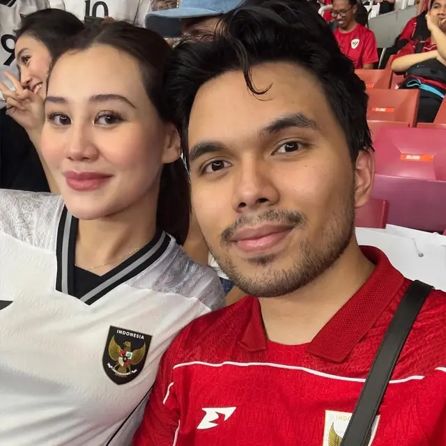6 Pasangan Artis Sudah Menikah Nonton Timnas di GBK, Pamer Kekompakan Bak ABG