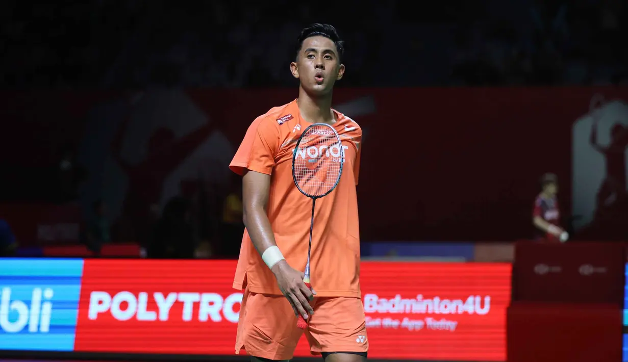 Pebulu tangkis tunggal putra Indonesia, Alwi Farhan, saat bertanding melawan Lakhsya Sen (India) pada babak 32 besar Indonesia Open 2026 di Istora Senayan, Jakarta, Selasa (2/6/2026). (Bola.com/M Iqbal Ichsan)