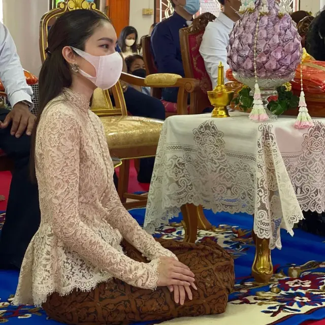 Nong Poy dalam pakaian tradisional Thailand. (Instagram/@poydtreechada)