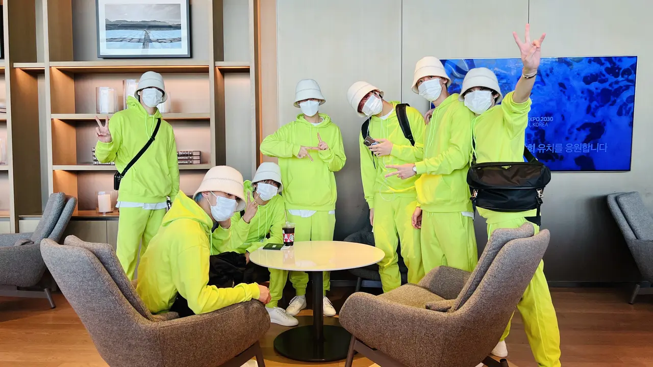 NCT Dream Outfit Hijau Neon