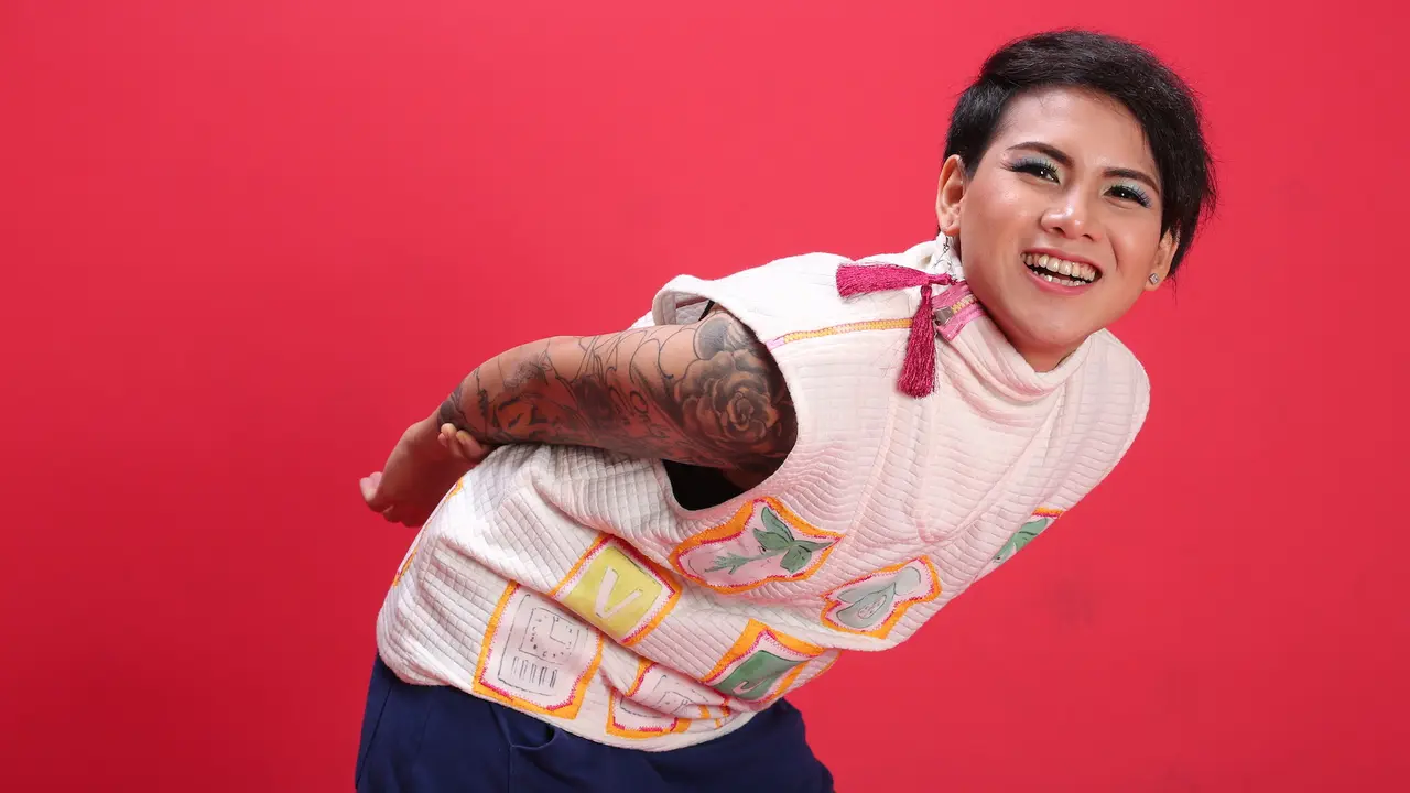 [Bintang] Garap Lagu Tentang Kita, Evelyn Dibantu Teman-teman