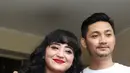 Tidak sedikit artis yang menikah dengan manajernya. Yang terbaru, penyanyi dan pemeran Dewi Perssik dikabarkan telah menikah dengan majanernya, Angga Wijaya. Pernikahan keduanya dilaksanakan dikediaman orang tua Depe. (Bambang E. Ros/Bintang.com)