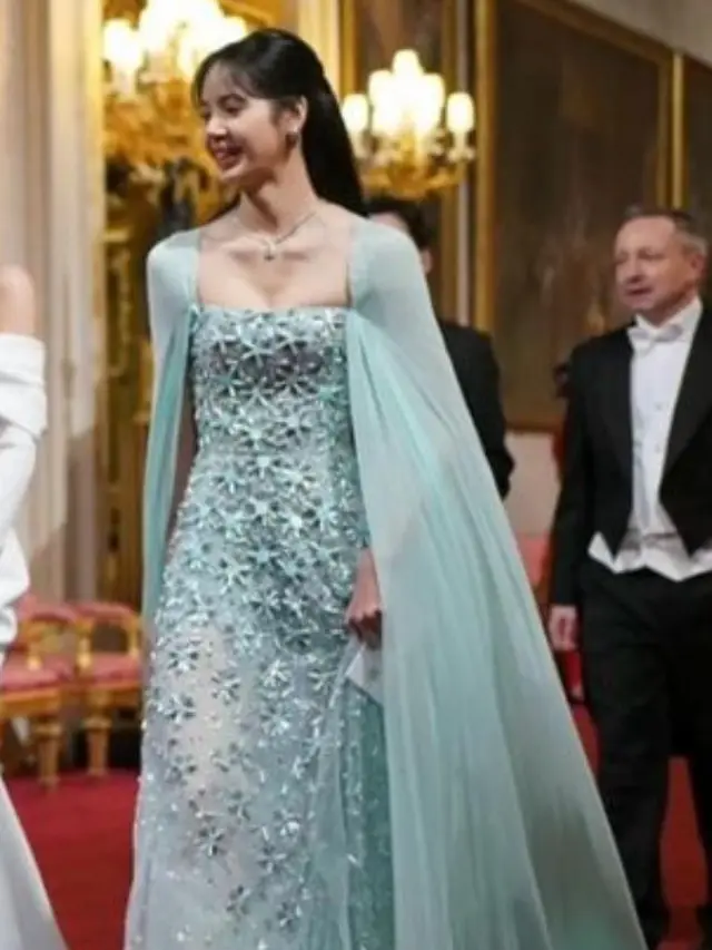 Gaya Elegan Lisa Blackpink di Istana Buckingham Inggris