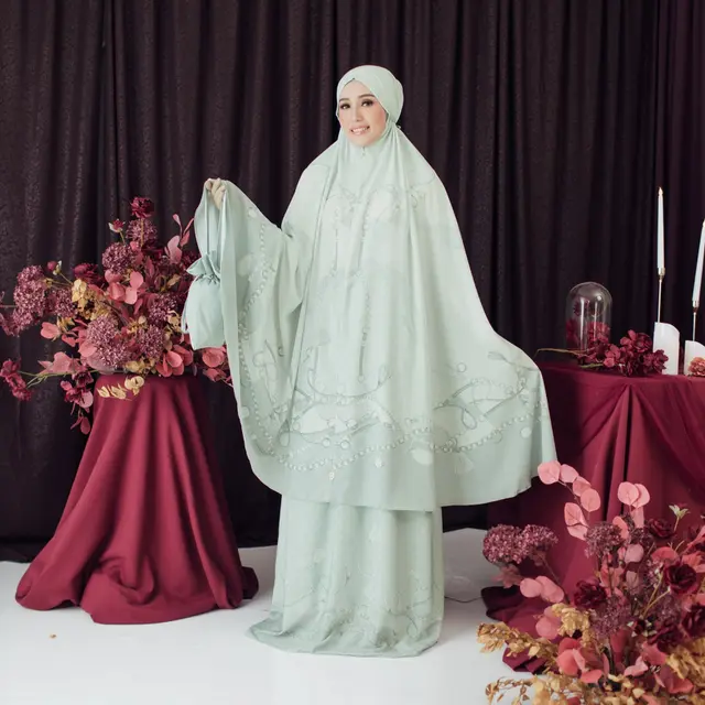 Penampilan Istri Pasha Ungu, Adelia Stylish Dibalut Hijab . Foto: Instagram: @adeliapasha