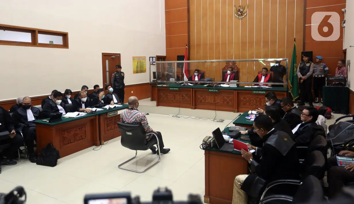 Lebih lanjut, Jaksa mengutarakan perbuatan terdakwa telah merusak kepercayaan publik kepada Institusi Kepolisian Republik Indonesia yang anggotanya kurang lebih 400.000 personil. Selain itu, perbuatan terdakwa telah merusak nama baik Institusi Kepolisian Republik Indonesia. (Liputan6.com/Johan Tallo)