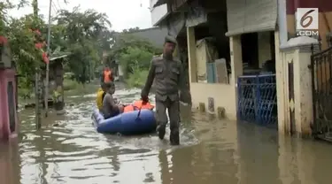 Permukiman di kawasan Cipinang Melayu Jakarta Timur mulai terendam banjir menyusul meluapnya kali Sunter.