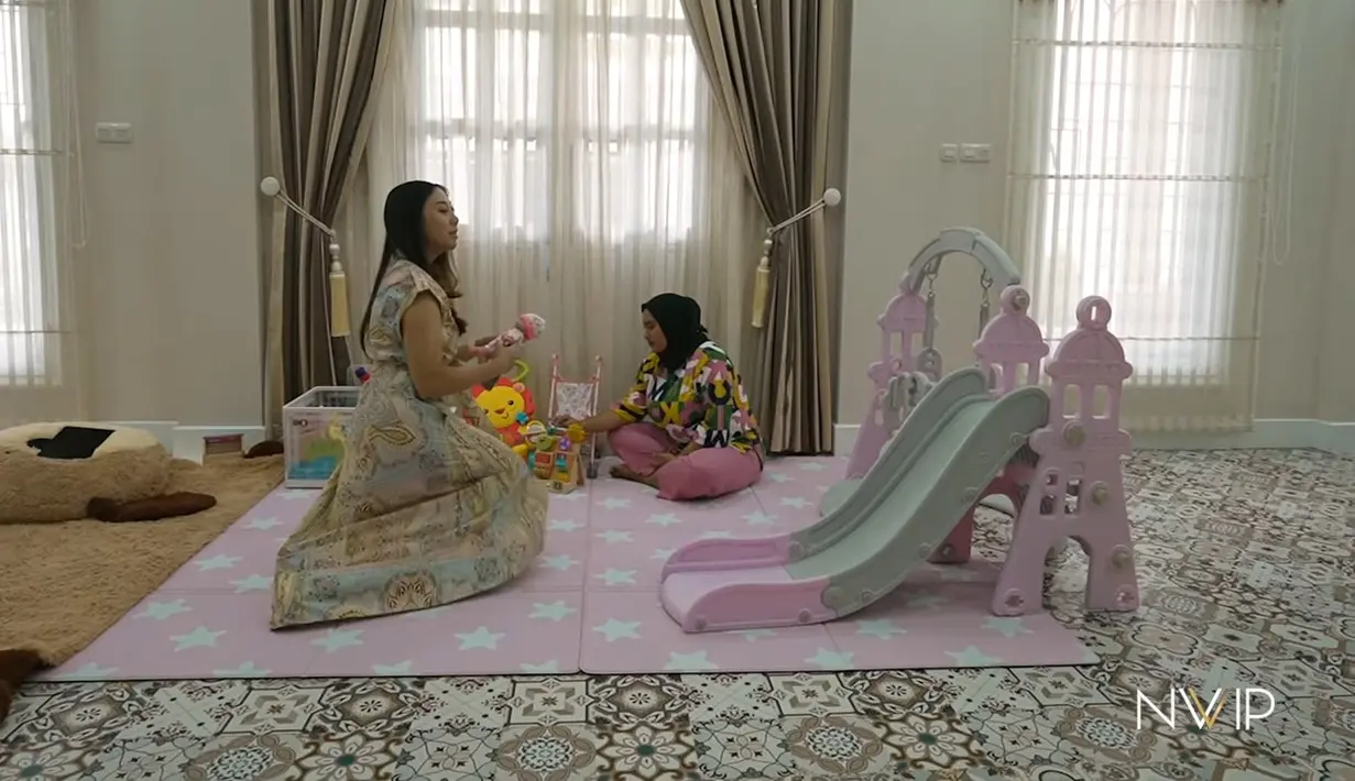 Ruangan ini jadi tempat favorit putrinya, Lalita Shanumikaila Baghaskara. 25 Agustus nanti Lalita akan merayakan ulang tahun pertama. [YouTube/Nikita Willy Official]