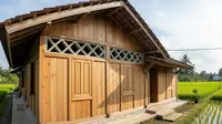 10 Model Rumah Desa dengan Roster Angin Silang Alami, Sejuk dan Hemat Energi