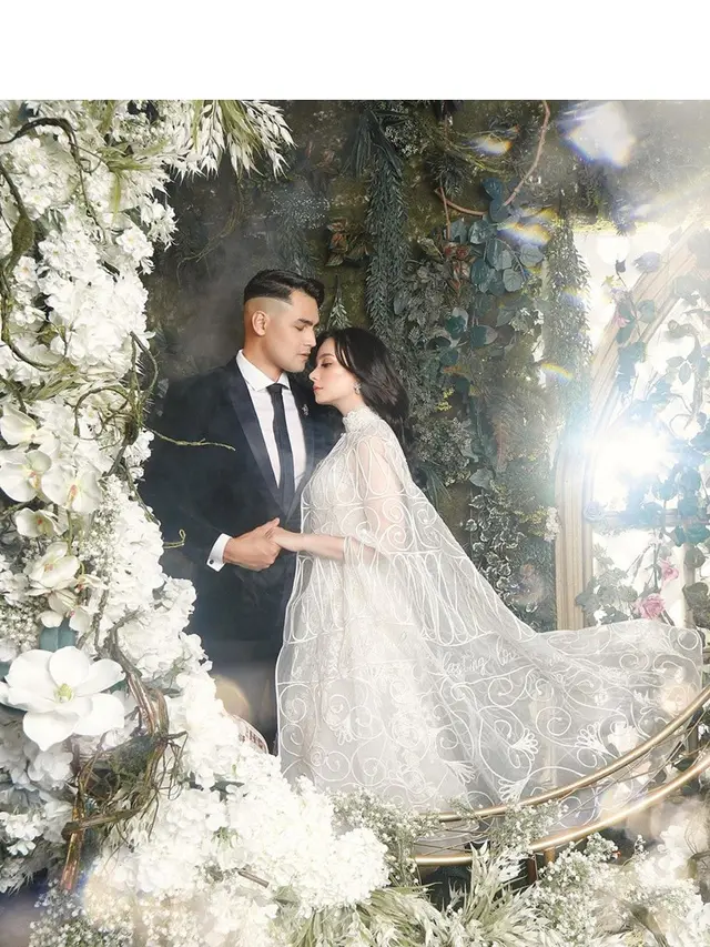 6 Penampilan Asmirandah dan Jonas Rivanno saat Pemotretan Bertema Fairy World, Tampil Memesona