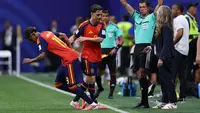 Gelandang Timnas Spanyol, Gavi, ditarik keluar dan digantikan oleh Lamine Yamal dalam laga kontra Tanjung Verde di Atlanta Stadium, Georgia, Senin (15/6/2026) malam WIB. (Buda Mendes/Getty Images/AFP)