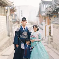 Di tengah momen liburan serunya ke Korea Selatan bersama Jevin dan putranya, Nord, Rinni Wulandari sempat menjalani sesi maternity shoot.