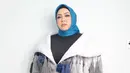 Melly Goeslaw menjadi mualaf sebelum menikah dengan Anto Hoed. Saat ini penyanyi dan pencipta lagu ini mengenakan hijab. (Foto: instagram.com/melly_goeslaw)