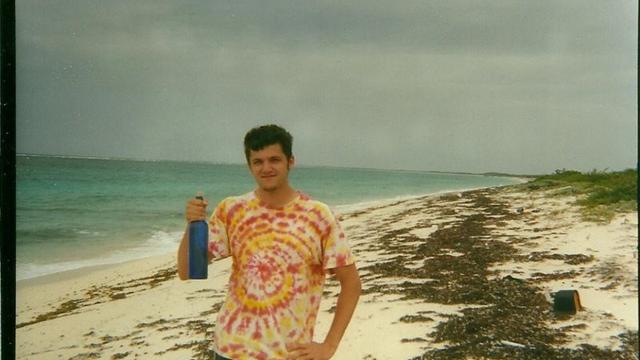 Hobi Berburu Surat dalam Botol