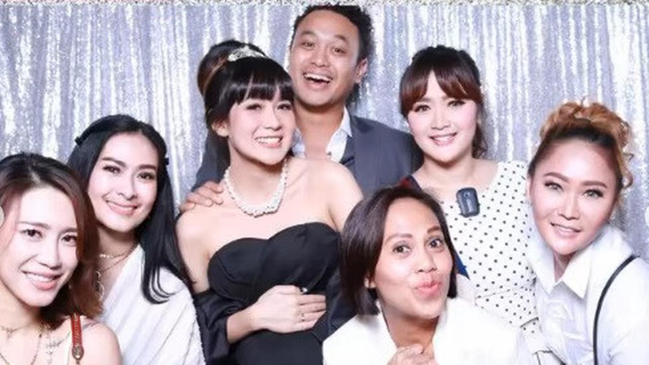 Gilang Dirga dan Adiezty Fersa menggelar acara baby shower