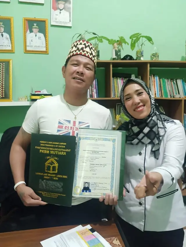 6 Momen Andika Mahesa Kangen Band Dapat Ijazah Paket C Setara SMA