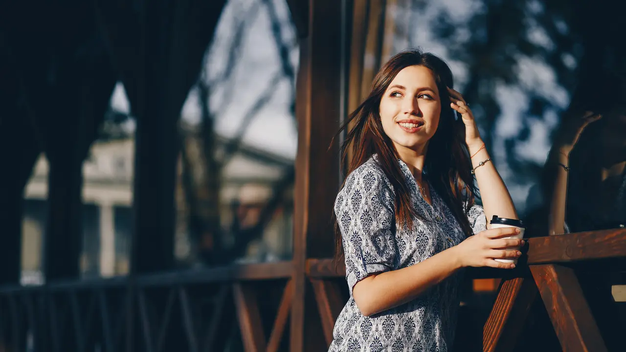 wanita juli pesona diri