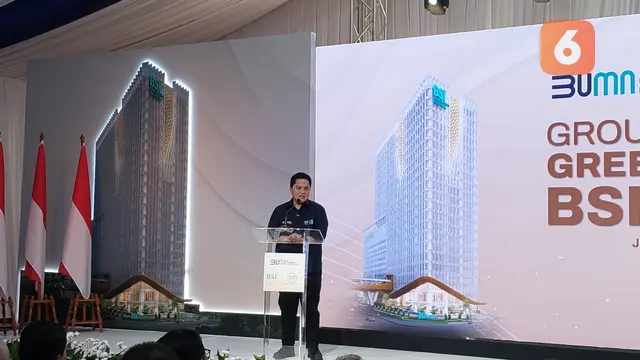 Menteri BUMN Erick Thohir meremikan dimulainya pembangunan (groundbreaking) BSI Tower, di Jalan Merdeka Selatan, Jakarta Pusat, Kamis (9/11/2023).(Arief/Liputan6.com)